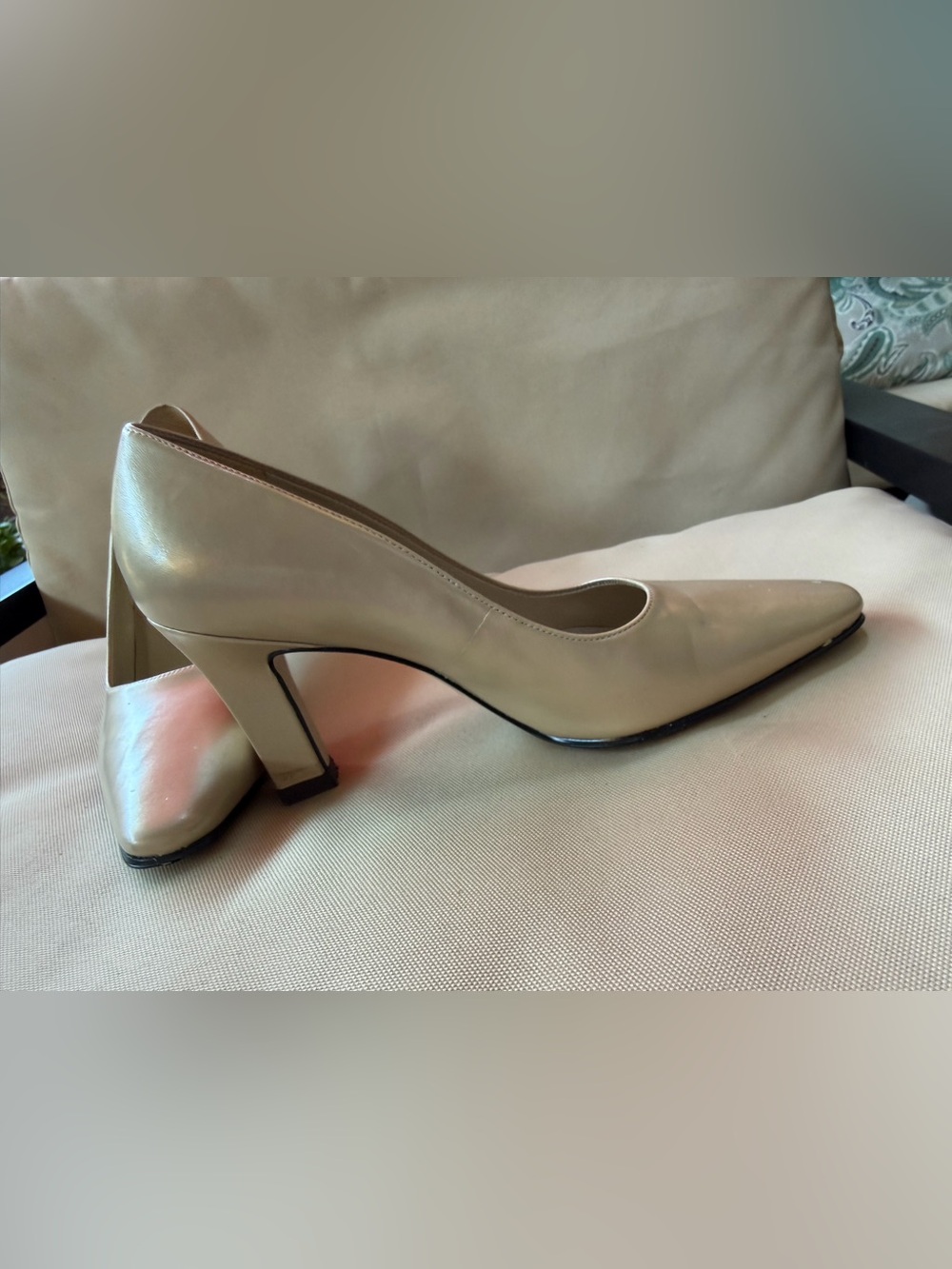 Classic Women's Beige Mid-Heel Pump